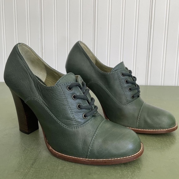 Marc Jacobs Italy-Made Heeled Oxford/Granny Shoes with Cap Toes - Picture 3 of 4